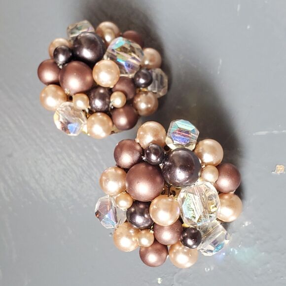 Vintage Clip Earrings Cluster Faceted Beads & Faux Pearl Grannycore Mid Century - Picture 1 of 12